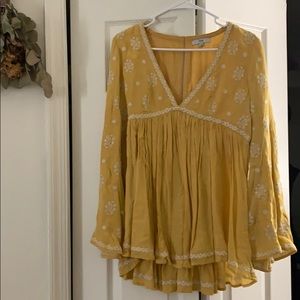 VICI small yellow bell sleeve top